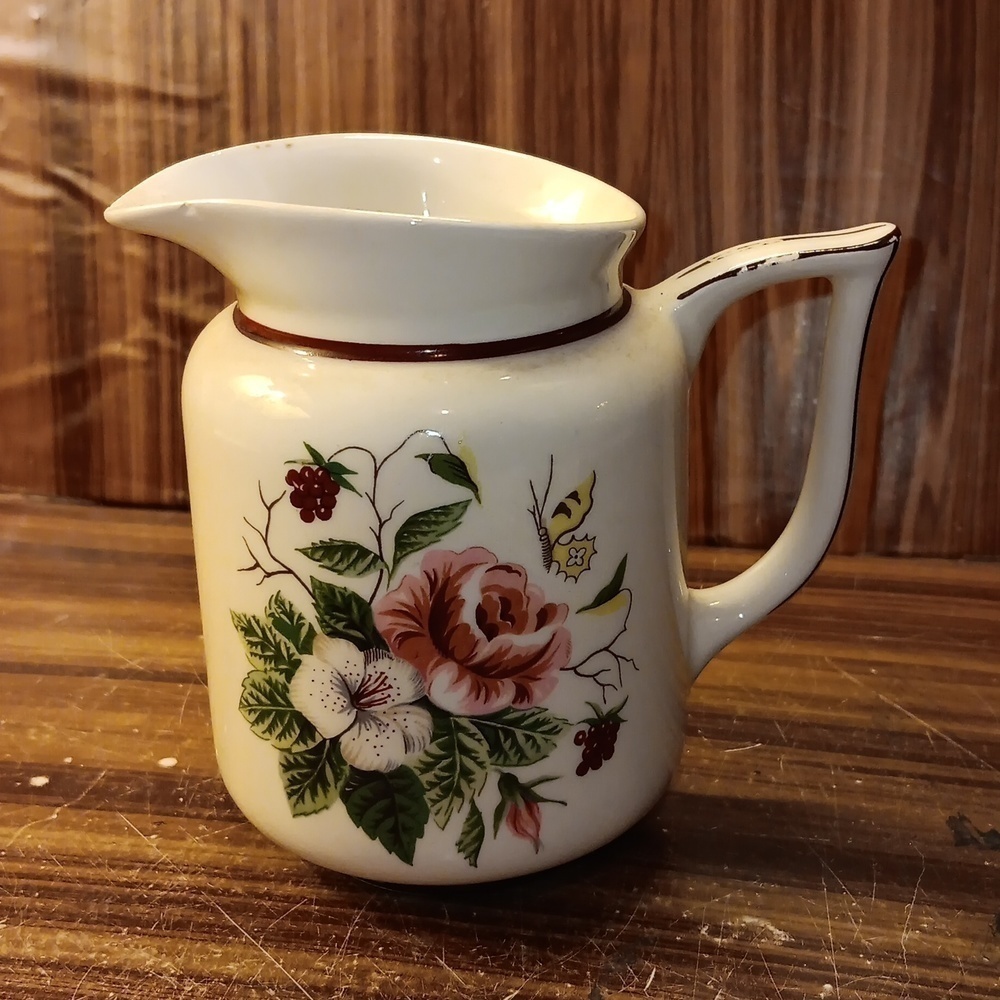 Vintage Knowles creamer rose 🌹 design